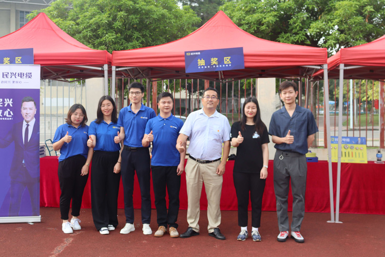 少年强则中国强，，，，，亚洲必赢电缆连续7年为他们加油鼓励！