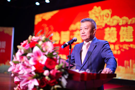 东莞“优秀中国特色社会主义事业建设者”，，，，，，，，亚洲必赢董事长吴惠明上榜！